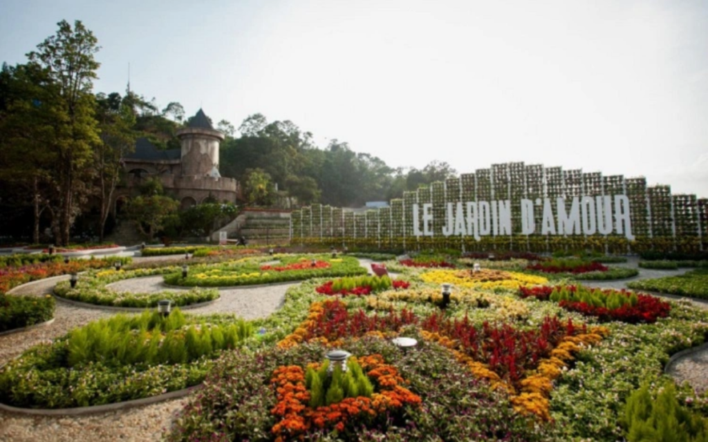 Vẻ đẹp của vườn hoa Le Jardin d’amour khiến du khách nao lòng