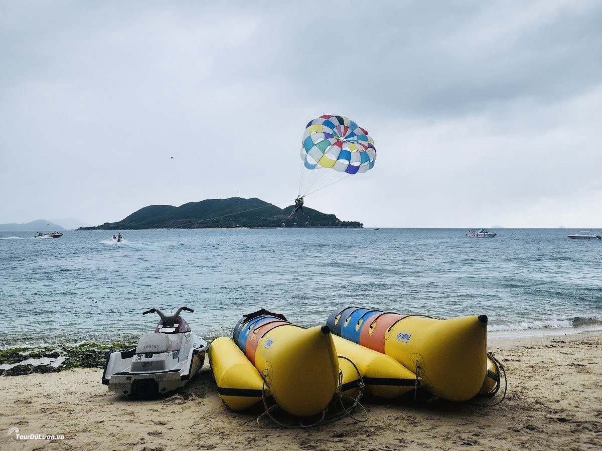 Dịch vụ Cano kéo dù bay Nha Trang