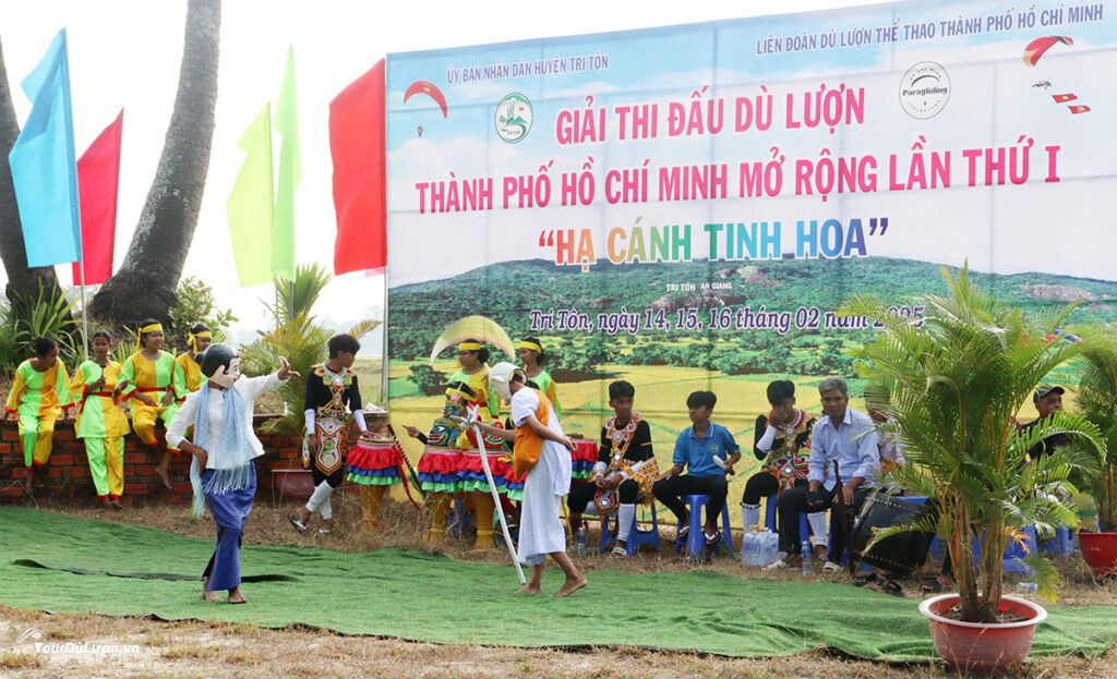 Khmer artists perform traditional culture at the Ho Chi Minh City Open Paragliding Tournament 2025. The performance includes Khmer folk dance and masked drama, held in the opening ceremony stage area.